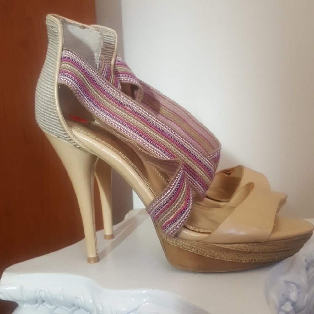 Shoes - Picture 3 of 8